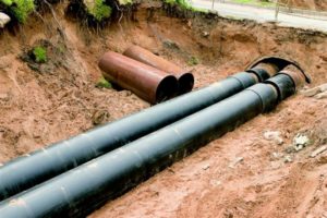 По какой технологии проводится строительство канализационных сетей и водопровода?