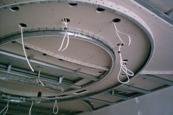 Как сделать многоуровневый натяжной потолок: инструменты, этапы в фото