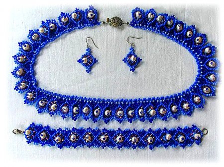 Схема плетения из бисера ожерелья и браслета  «Лепестки» в фото