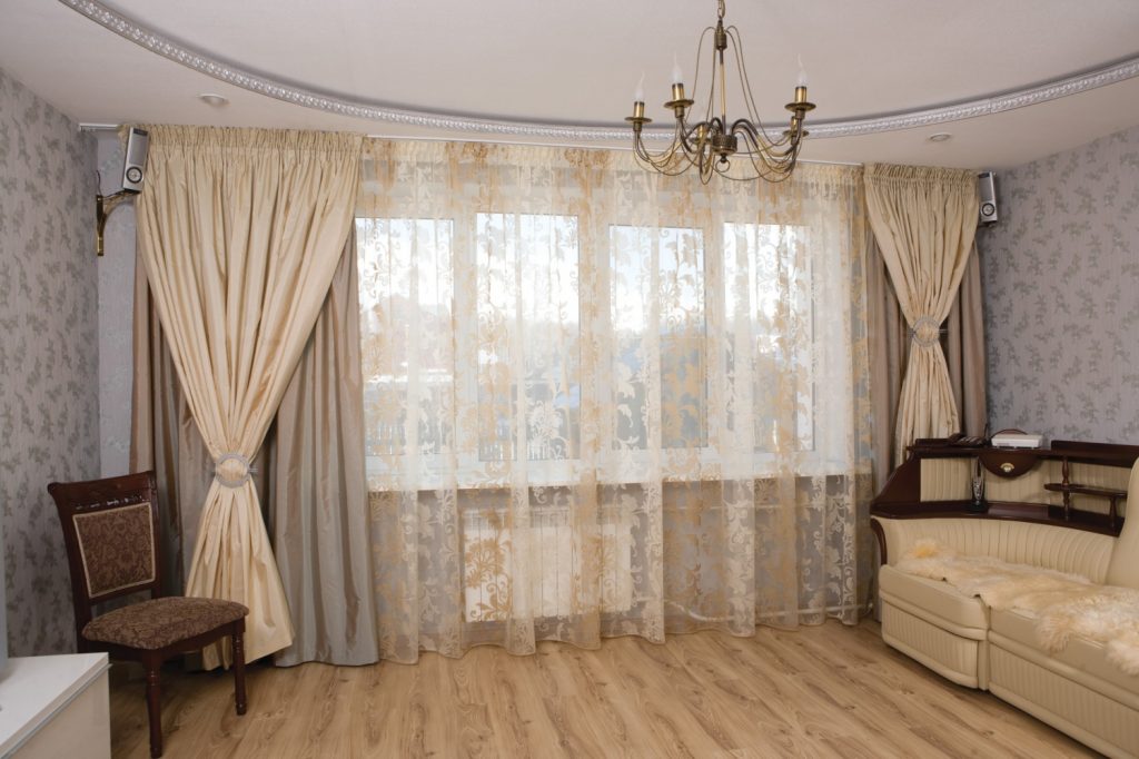 Кремовые шторы в интерьере фото Кремовые шторы в интерьере фото