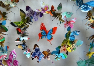 Как сделать бабочек на стену своими руками