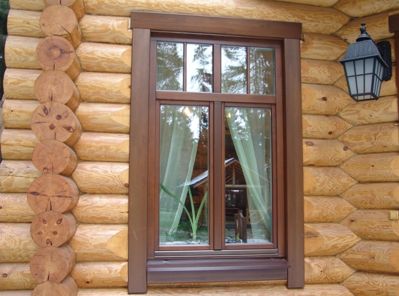 Как выполнить установку окон в деревянном доме в фото