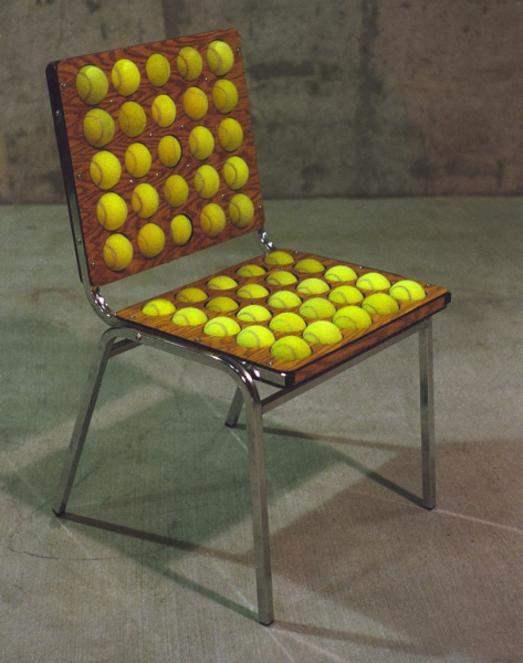 Стул из теннисных мячиков в фото