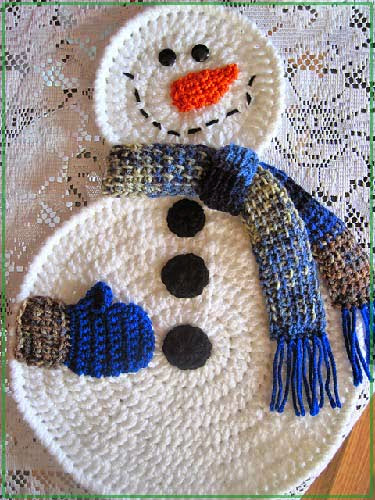 Улыбка вязаного крючком снеговика в фото