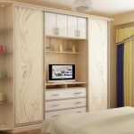 Встроенный шкаф купе для спальни: преимущества и особенности