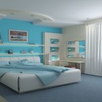 спальня с голубыми оттенками и стеной ярусный потолок