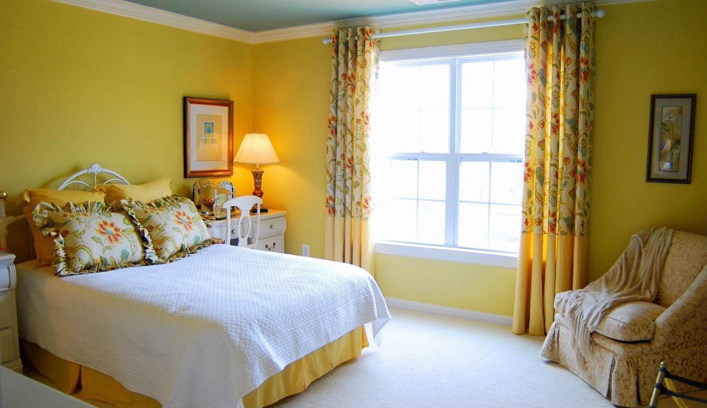 спальня в желтом цвете в стиле прованс