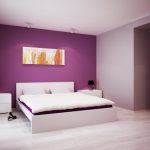 интерьер спальни минимализм с сиреневой стеной