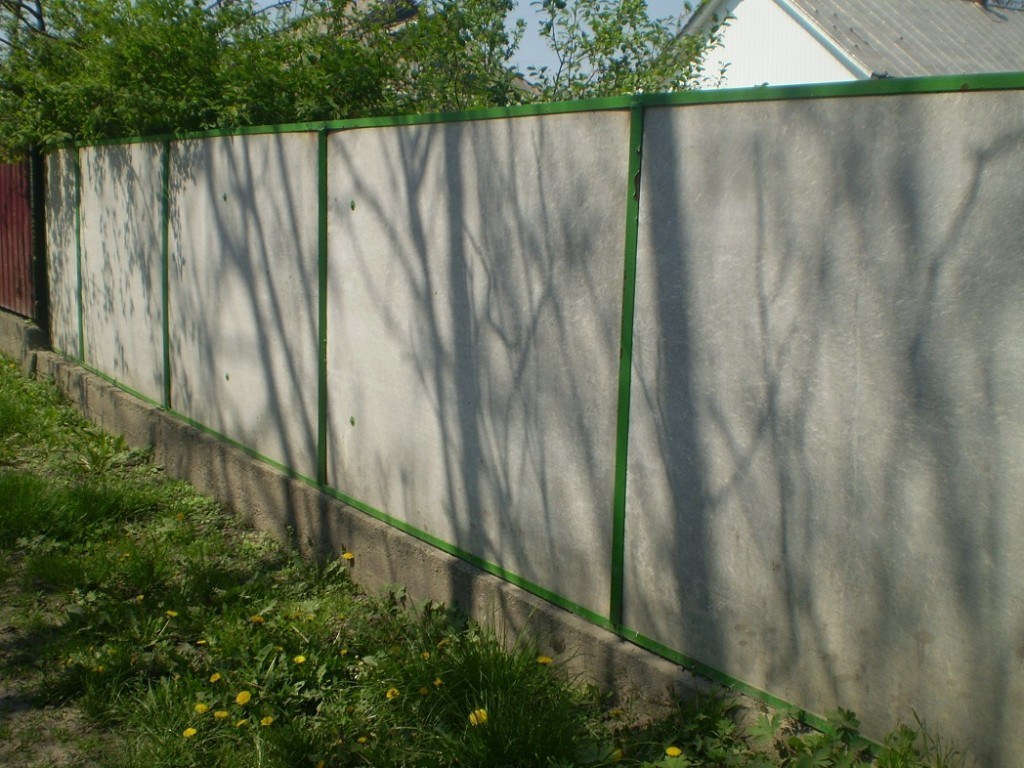 Забор из шифера и других материалов