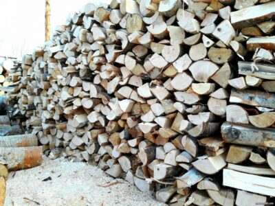 Как заказать дрова с доставкой по Москве: удобство и экологичность